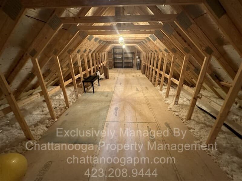 Chattanooga House: 1526 Bowtie Rd