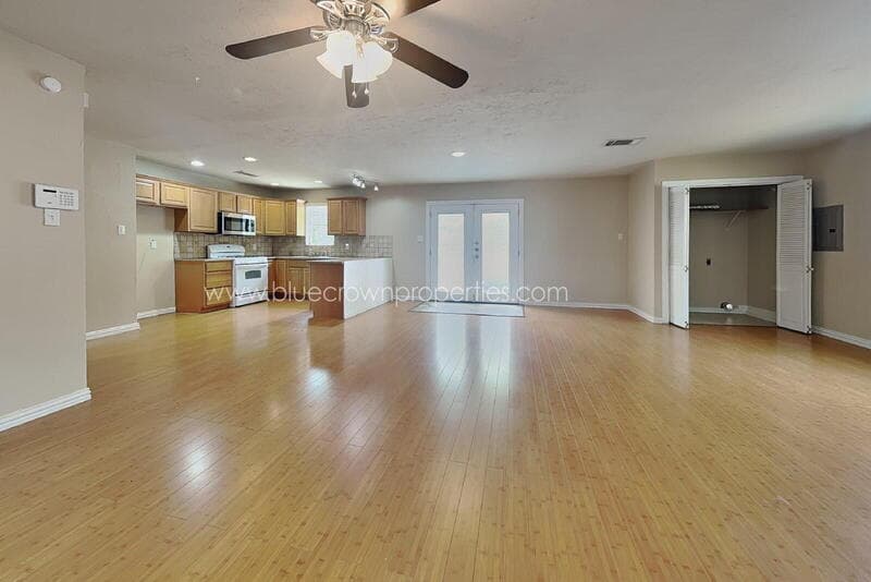 Euless House: 805 Aransas Drive