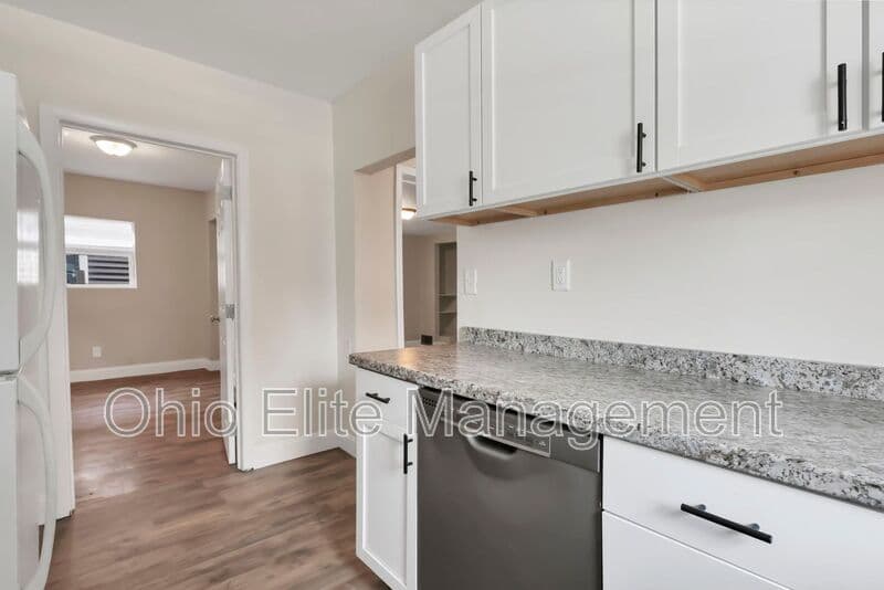 Columbus House: 85 S Wheatland Ave