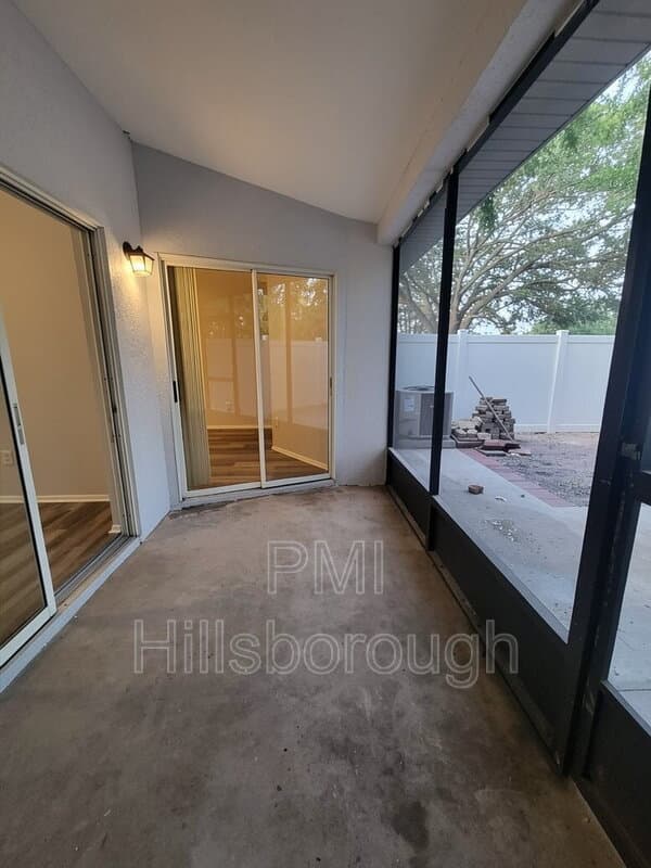Brandon House: 914 Burlwood Street
