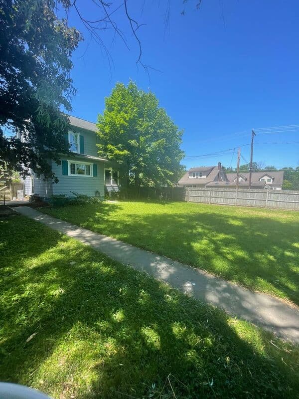 Stroudsburg House: 528 Lindbergh Avenue