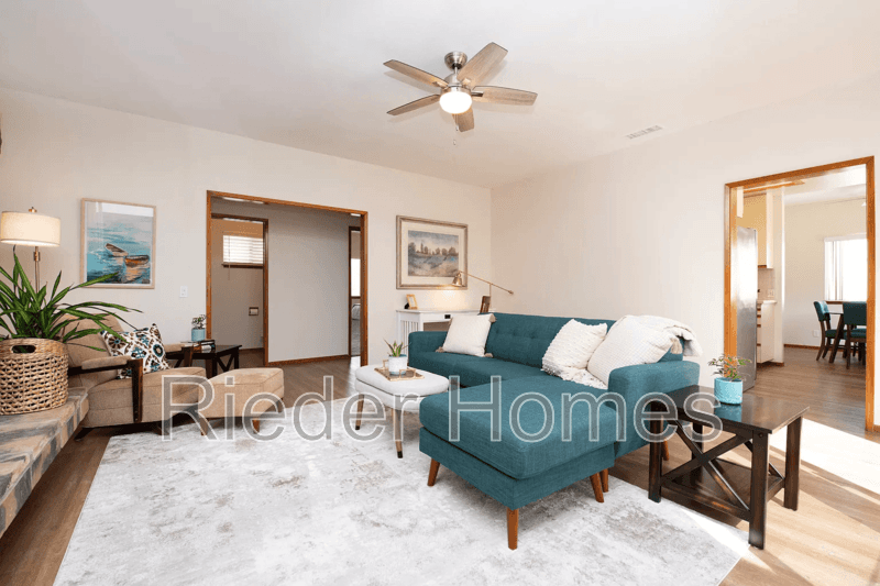 Oceanside House: 1606 Hackamore Rd