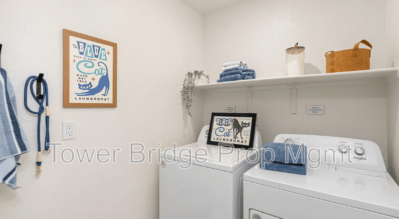 Roseville House: 2033 Blue Star Drive