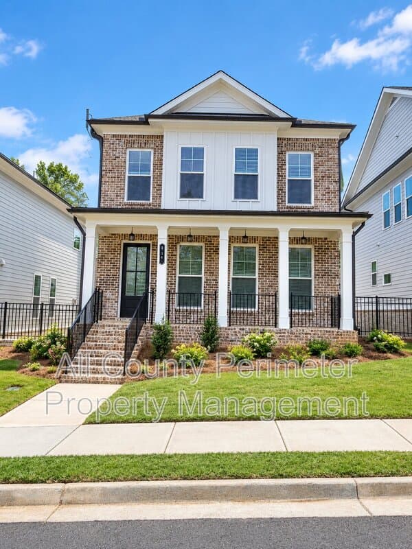 Cumming House: 137 Birch Tree Way