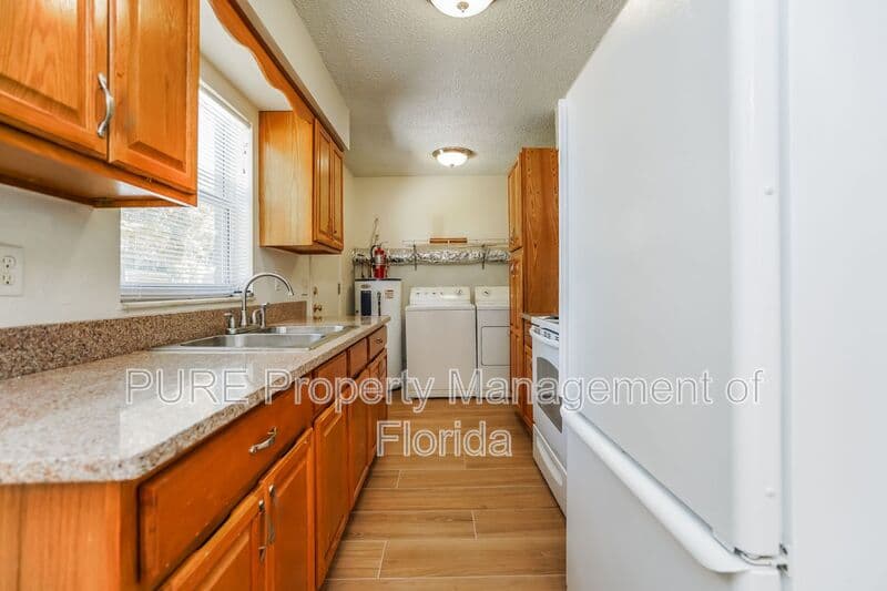 Ocala House: 6807 NW 62nd Place