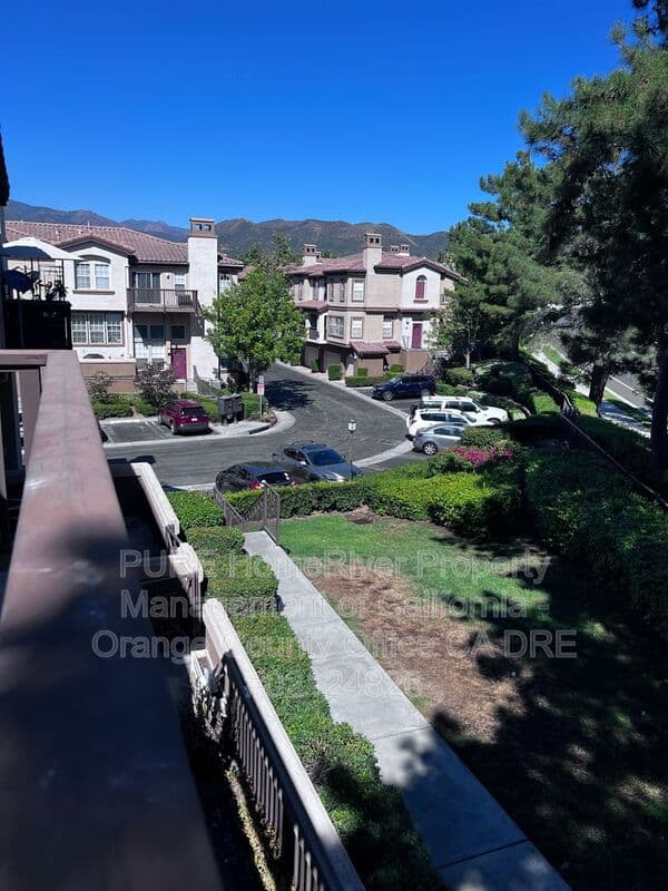 Rancho Santa Margarita House: 55 Montana Del Lago Dr