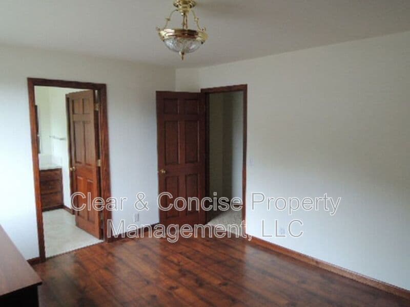 Eugene House: 5216 Cold Springs Way