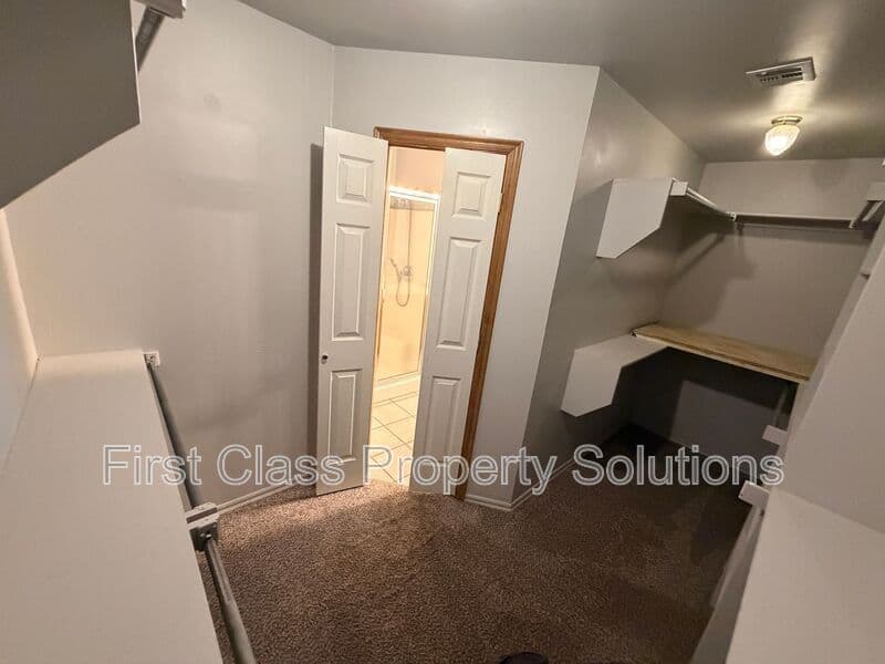 Yukon House: 12306 SW 13th St