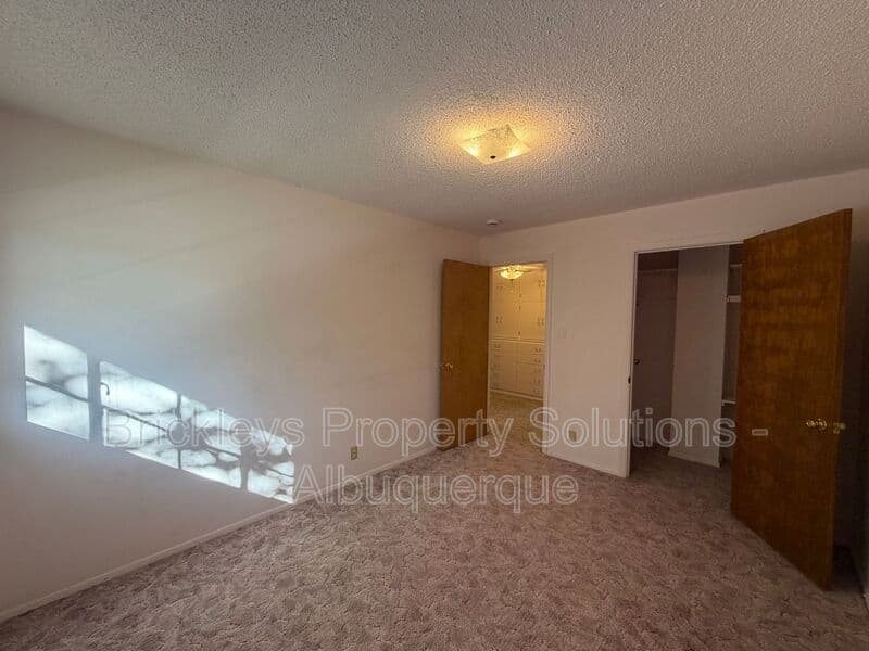 Albuquerque House: 7121 Edwina Ave NE