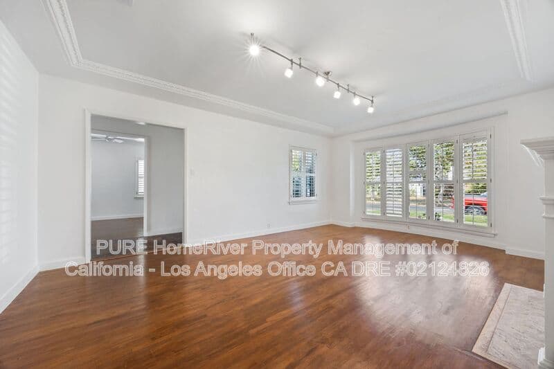 Los Angeles House: 1534 Hayworth Ave