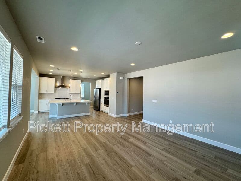 Port Orchard House: 3835 SW Alava Ct