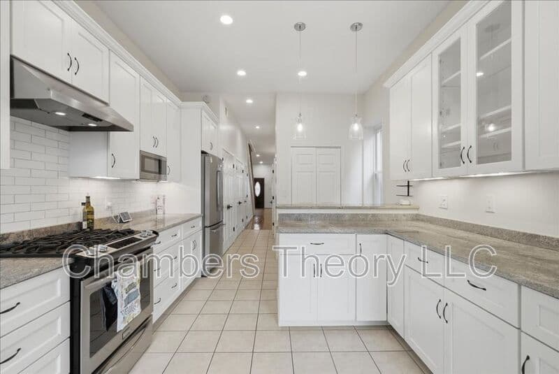 Washington House: 1630 6Th St NW