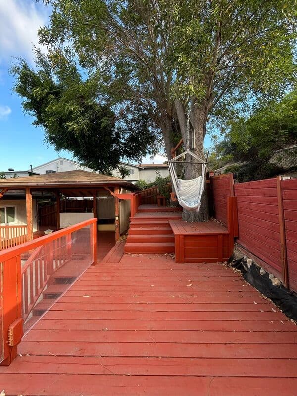 La Mesa House: 4040 Yale Ave