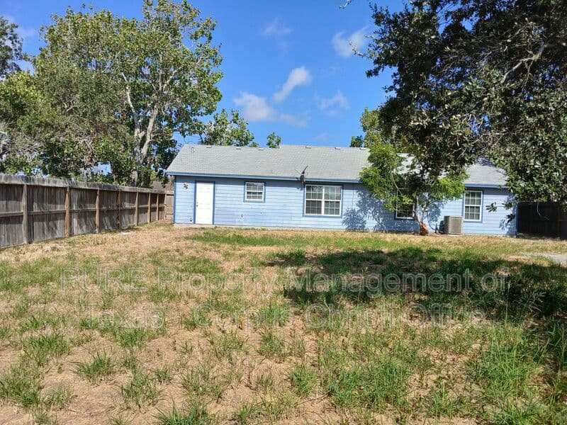 Corpus Christi House: 1941 Sunnycrest St