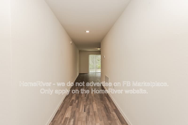 Port Charlotte House: 2465 Crockett St