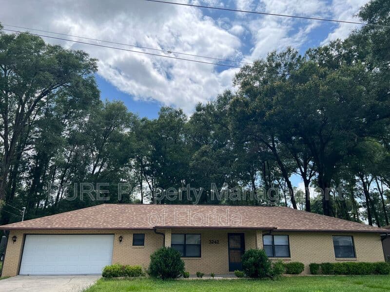 Ocala House: 3242 NE 32 Avenue