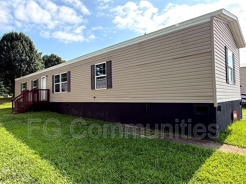 Greenville House: 112 Cloverleaf Ct
