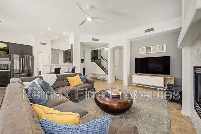 Mesa House: 3563 N Tuscany