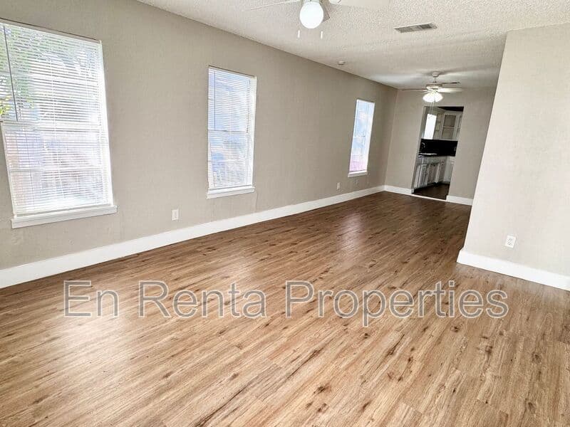 Ft Worth House: 716 W Broadus Ave.
