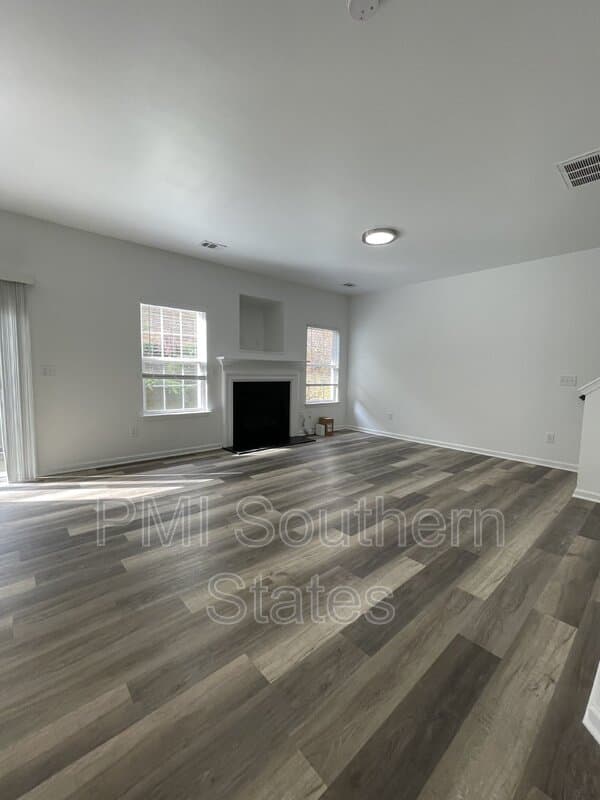Greenville House: 16 Evonvale Ct