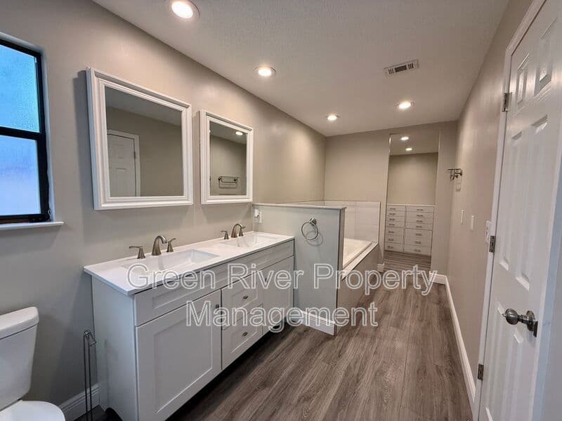 Jacksonville House: 12955 Julington Ridge Drive E