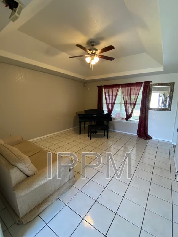Harlingen House: 1826 Haverford