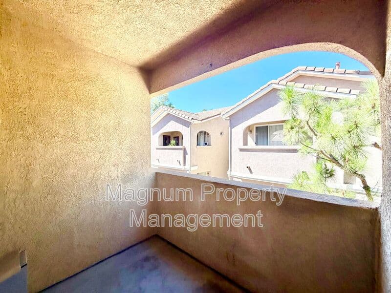 Murrieta House: 41410 Juniper St