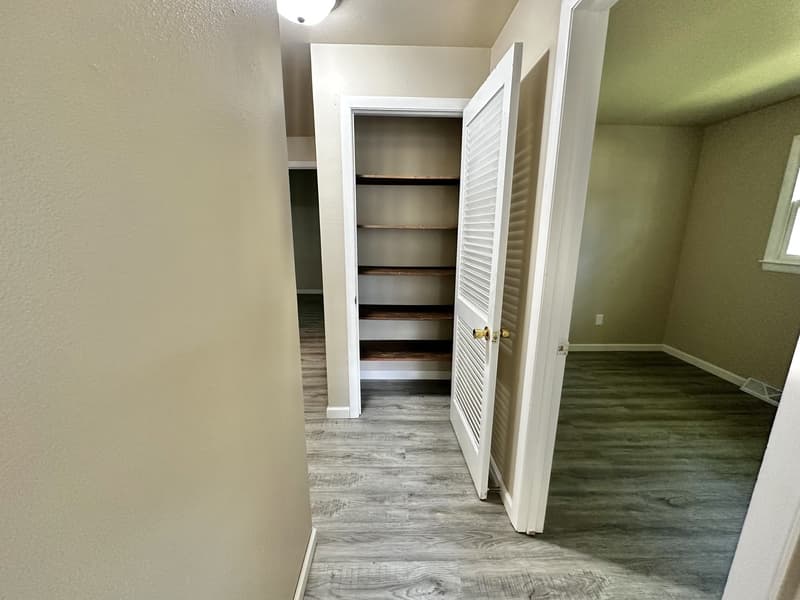 Menasha House: 1216 Meadowview Drive