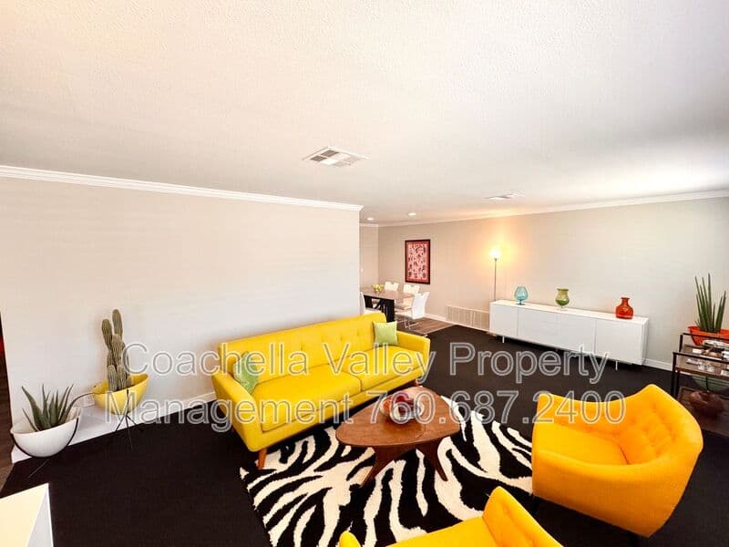 Palm Springs House: 2004 N San Antonio Rd