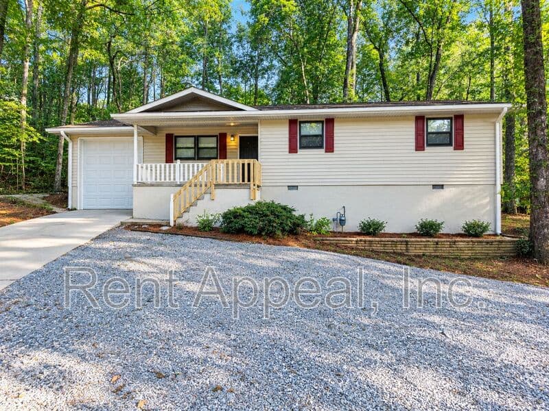 Suwanee House: 3734 Smithtown Rd