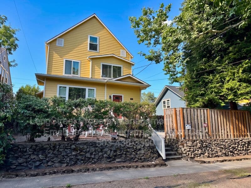 Portland Condo: 2625 NE Clackamas Street