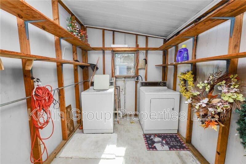 Lakeland House: 1706 Fox Hill Dr