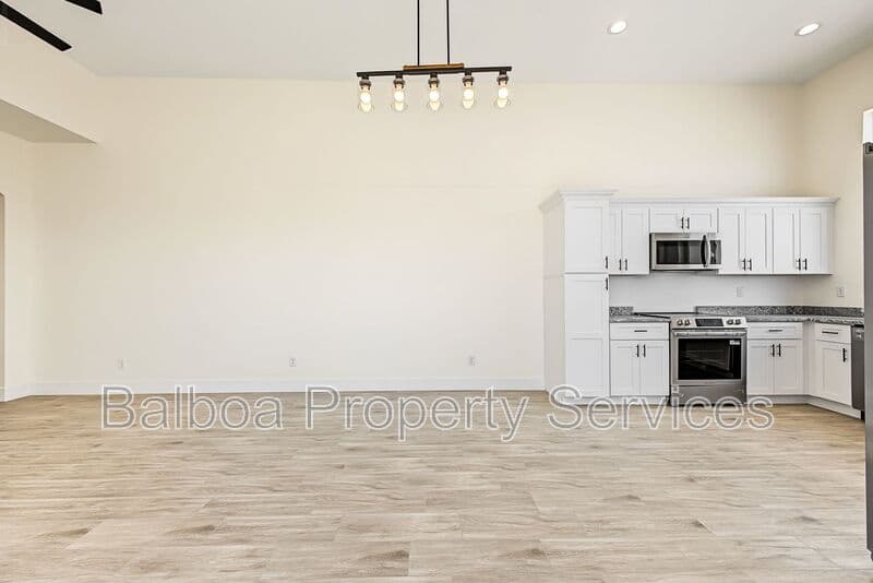 Buckeye Condo: 212 2nd Ave E