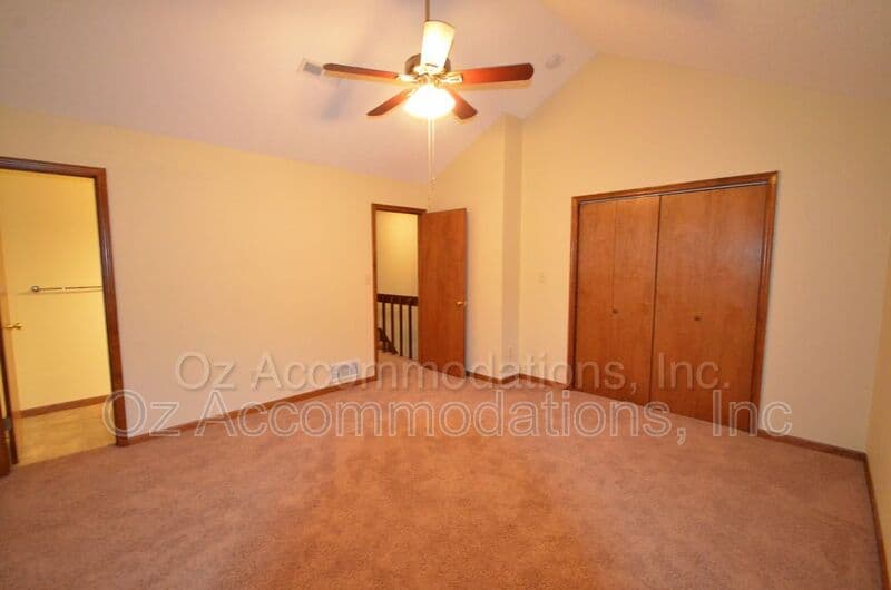Lee's Summit Townhome: 313 NE Timbercreek Dr.