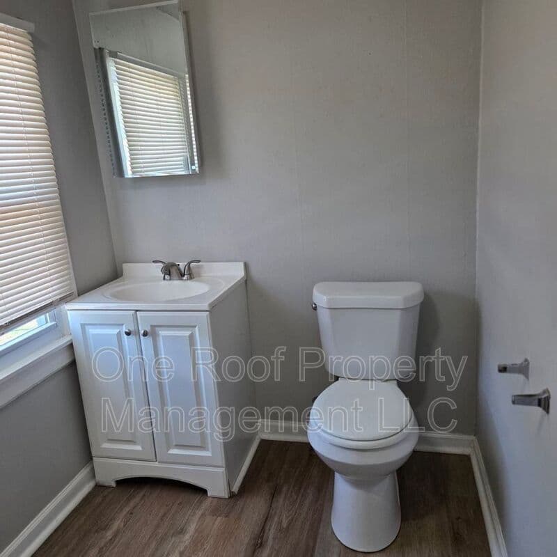 Kansas House: 447 N Lawndale Ave