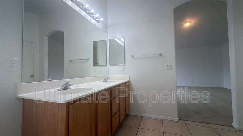 Glendale House: 7145 W Maryland Ave
