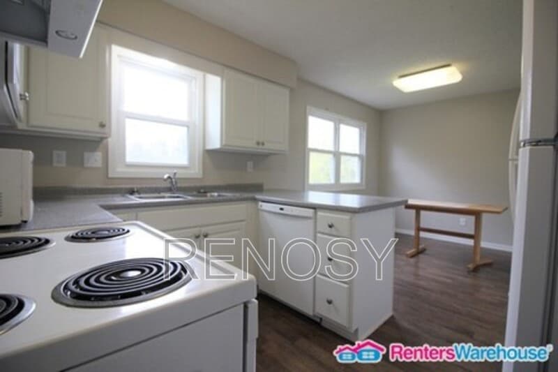 Des Moines House: 4924 Madison Ave