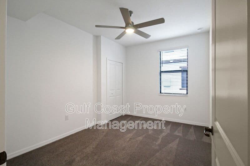 Sarasota House: 5703 North Honore Avenue