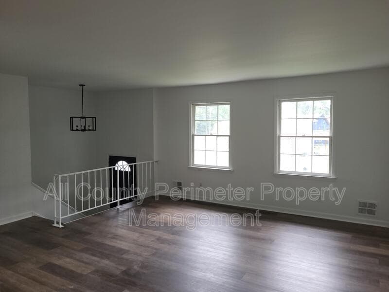 Atlanta House: 6370 Ashdale Drive