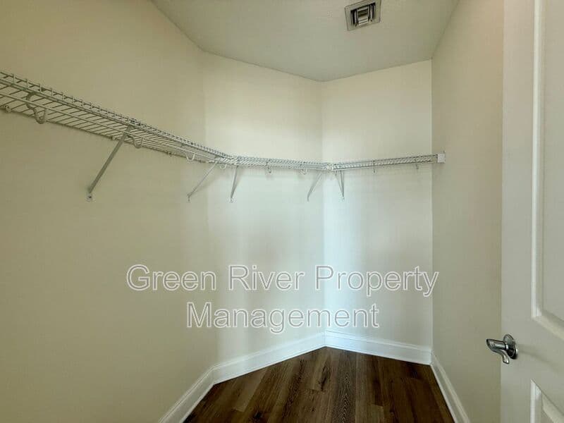 Jacksonville House: 1431 Riverplace Boulevard