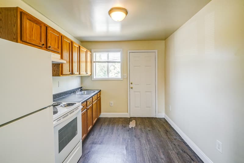 Richmond Condo: 2100 Phaup St