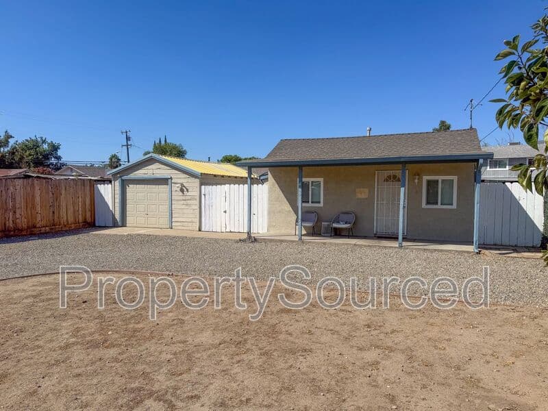 Manteca House: 415 Sutter St