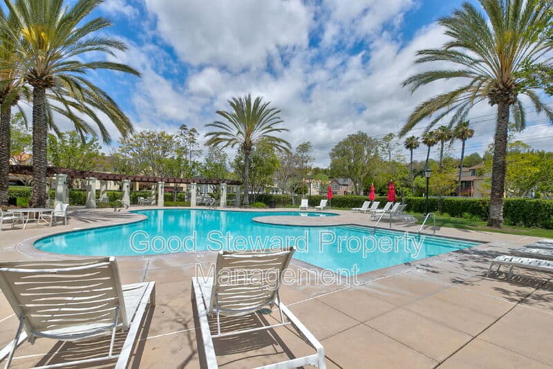 Ladera Ranch House: 6 Lindenwood Farm
