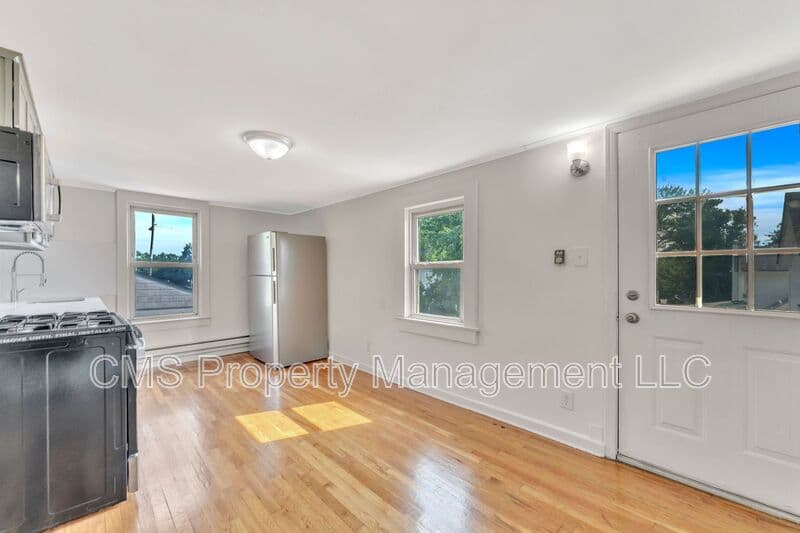Jamesburg Condo: 37 Hooker St