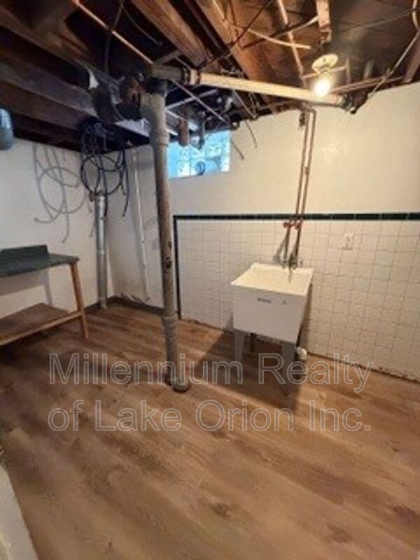 Pontiac House: 650 Lebaron Ave