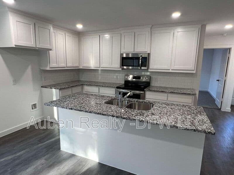 Denison House: 2524 South Fannin Avenue