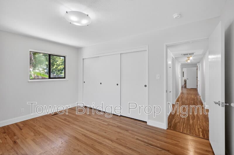 Fair Oaks House: 3937 Orangewood Dr