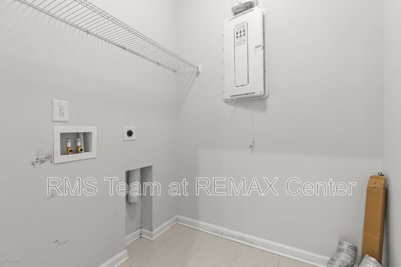 Auburn House: 1333 Maston Rd