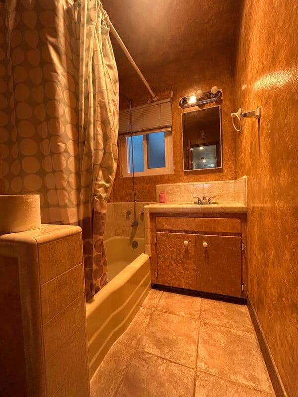 La Mesa House: 4040 Yale Ave