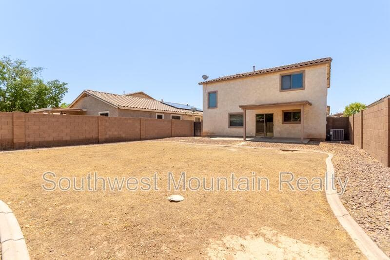 Maricopa House: 44856 W Paitilla Lane